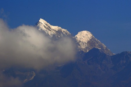 Between the high mountains of Bhandar, we are rebuilding projects in Nepal - for children's rights and education