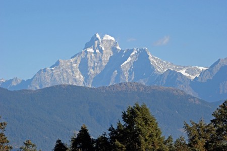 Between the high mountains of Bhandar, we are rebuilding projects in Nepal - for children's rights and education.