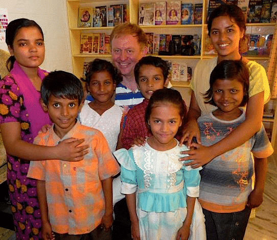 vorne mitte, 2008 (vorne rechts ist Deepali)