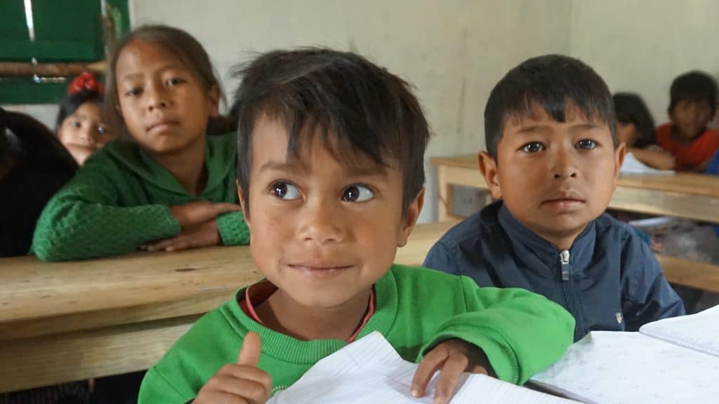 Kinder in Shillong gehen wieder in die Schule